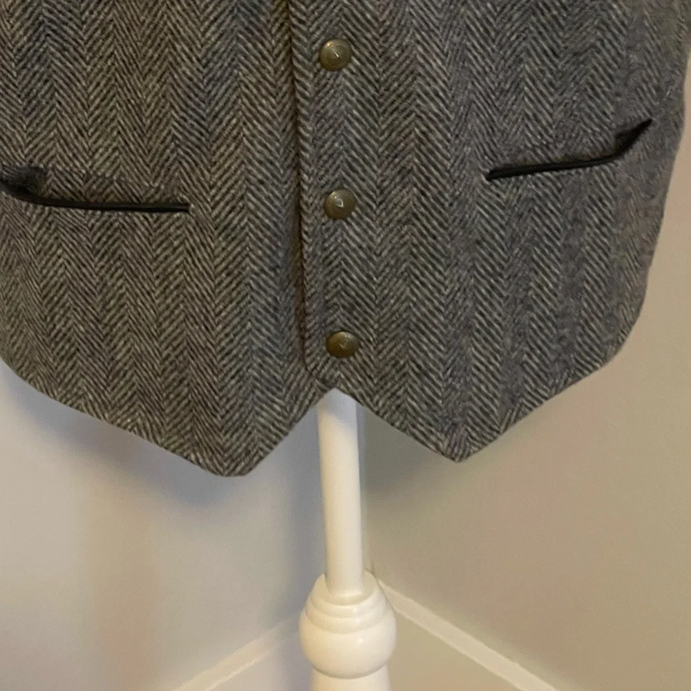 SCHAEFER OUTFITTER Gray Herringbone Vest With Button Closure Size Large - Picture 3 of 7